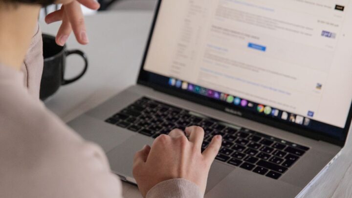 Okno na świat Twojego biznesu: dlaczego warto posiadać własną stronę internetową?