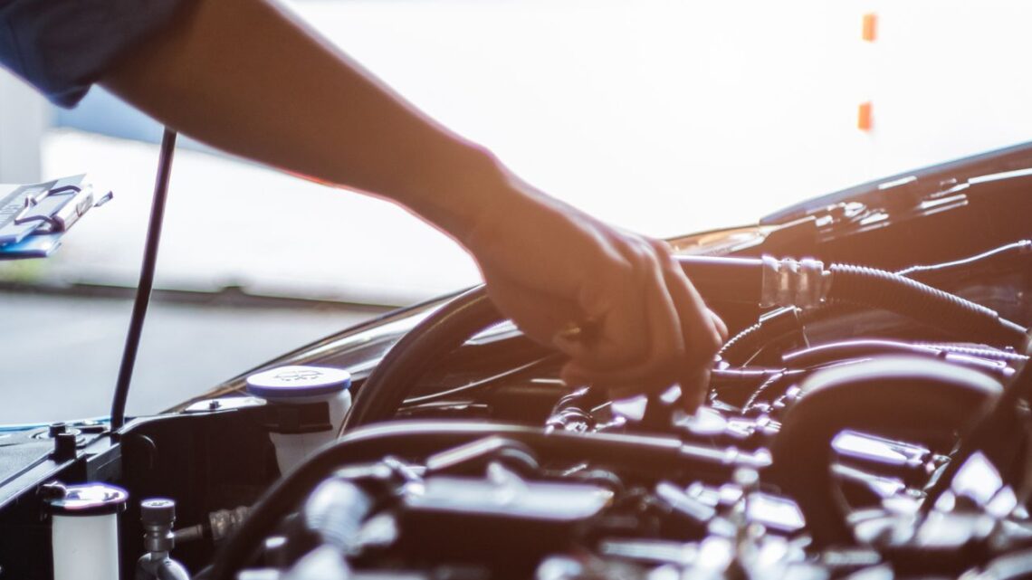 Jak osiągnąć pewność sprawności samochodu? Dbaj o regularne przeglądy rejestracyjne.